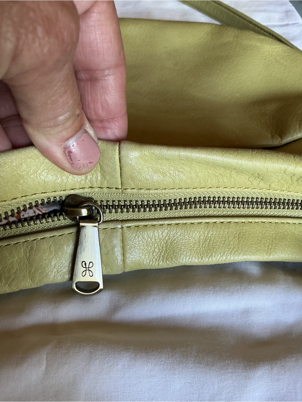 HOBO Lime Green Leather  Shoulder/ crossbody Bag with Tassel - Picture 4 of 11